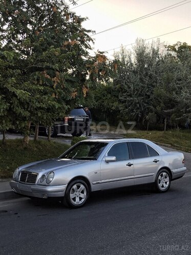 Mercedes E 230 1996, 302,000 km - 2.3 l - Bakı