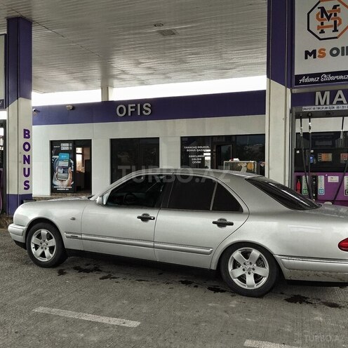 Mercedes E 230 1996, 302,000 km - 2.3 l - Bakı