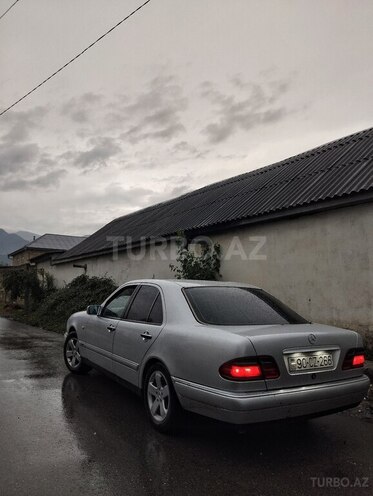 Mercedes E 230 1996, 302,000 km - 2.3 l - Bakı