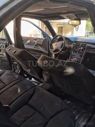 Mercedes E 230 1996, 302,000 km - 2.3 l - Bakı
