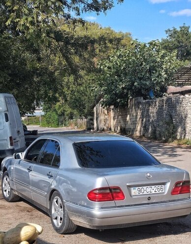 Mercedes E 230 1996, 302,000 km - 2.3 l - Bakı