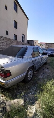 Mercedes E 220 1995, 230,000 km - 2.2 l - Bakı
