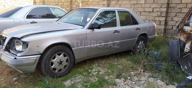 Mercedes E 220 1995, 230,000 km - 2.2 l - Bakı