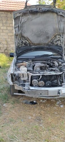 Mercedes E 220 1995, 230,000 km - 2.2 l - Bakı