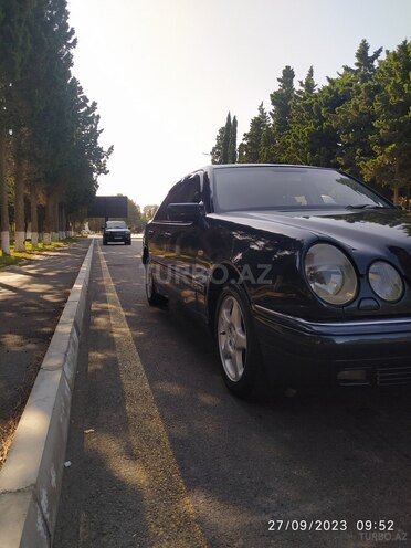 Mercedes E 240 1998, 266,000 km - 2.4 l - Sumqayıt