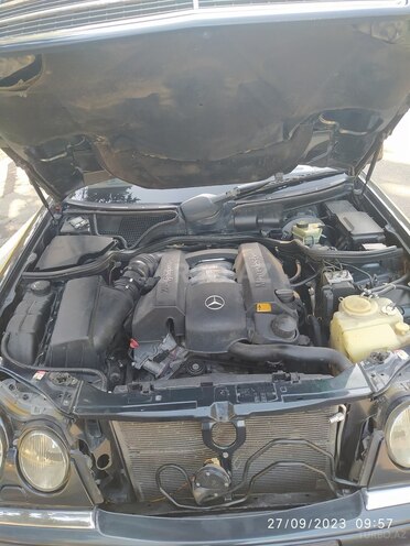 Mercedes E 240 1998, 266,000 km - 2.4 l - Sumqayıt