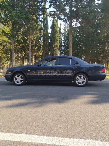 Mercedes E 240 1998, 266,000 km - 2.4 l - Sumqayıt