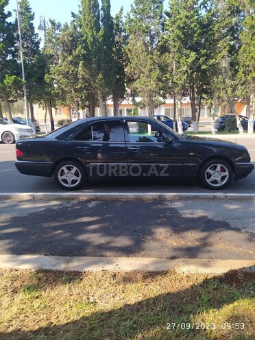 Mercedes E 240 1998, 266,000 km - 2.4 l - Sumqayıt