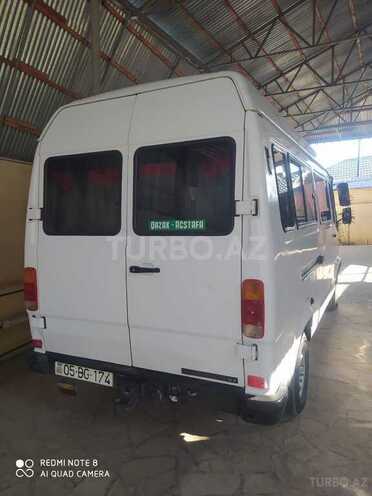 Mercedes 208 D 1995, 200,000 km - 2.0 l - Qazax