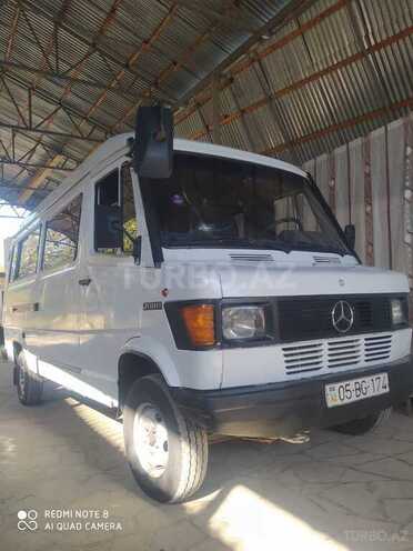 Mercedes 208 D 1995, 200,000 km - 2.0 l - Qazax