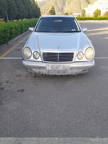 Mercedes E 320 1999, 260,000 km - 3.2 л - Şəki