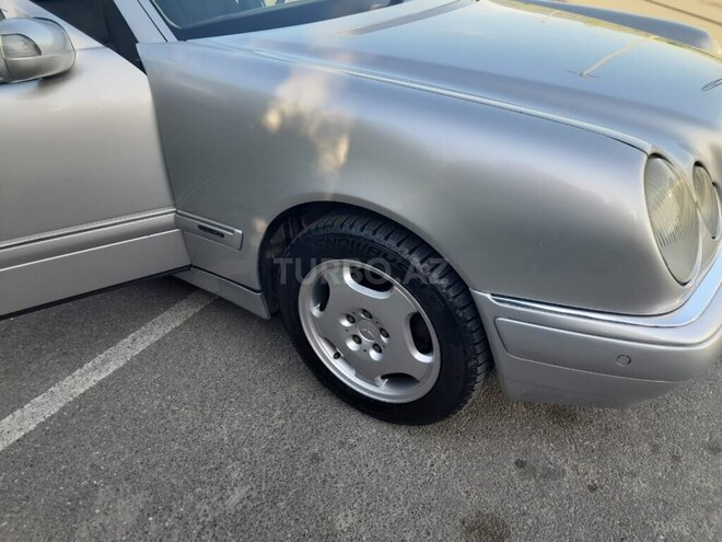 Mercedes E 320 1999, 260,000 km - 3.2 л - Şəki