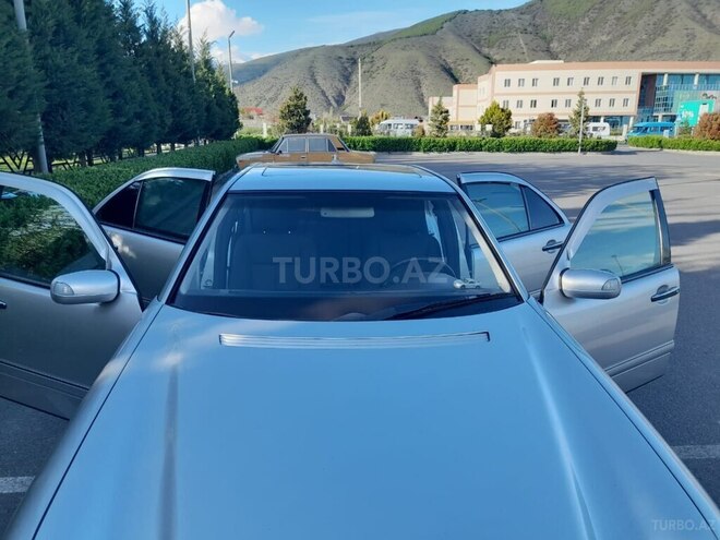 Mercedes E 320 1999, 260,000 km - 3.2 л - Şəki