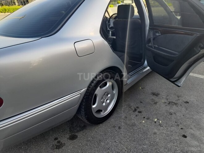 Mercedes E 320 1999, 260,000 km - 3.2 л - Şəki