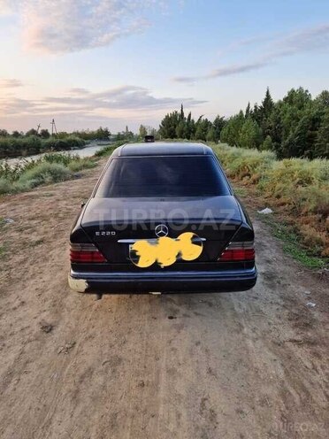 Mercedes E 220 1993, 331,252 km - 2.2 l - Bərdə