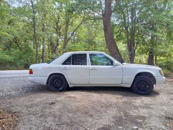 Mercedes E 250 1995, 458,090 km - 2.5 л - Sumqayıt