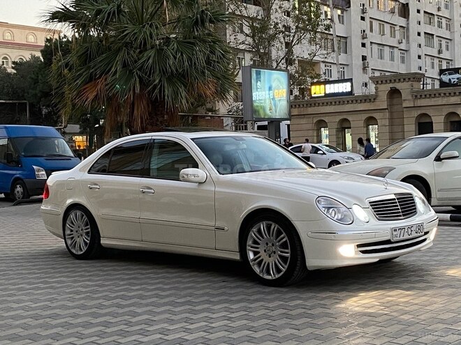 Mercedes E 240 2002, 290,000 km - 2.6 l - Bakı