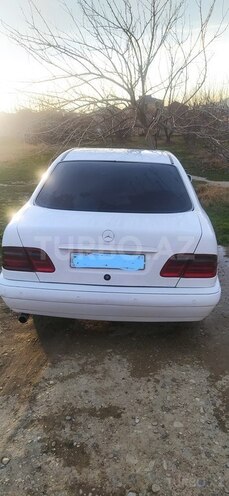 Mercedes E 220 1996, 589,233 km - 2.2 l - Bakı
