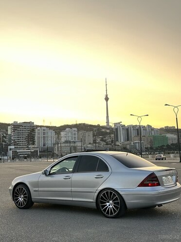 Mercedes C 270 2001, 330,000 km - 2.7 l - Bakı