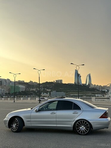 Mercedes C 270 2001, 330,000 km - 2.7 l - Bakı