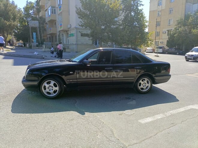 Mercedes E 200 2000, 298,500 km - 2.0 l - Bakı