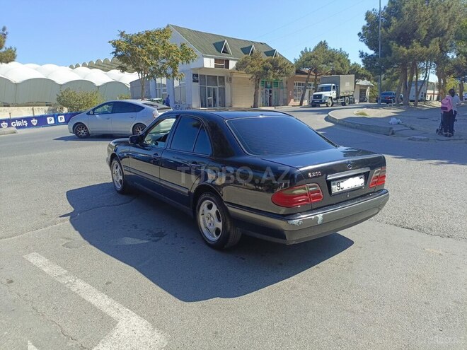 Mercedes E 200 2000, 298,500 km - 2.0 l - Bakı