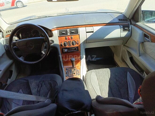 Mercedes E 200 2000, 298,500 km - 2.0 l - Bakı