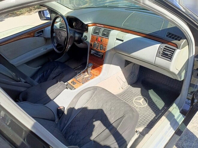 Mercedes E 200 2000, 298,500 km - 2.0 l - Bakı