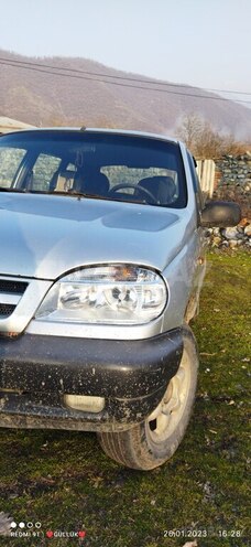 Chevrolet Niva 2004, 300,000 km - 1.7 l - Qax