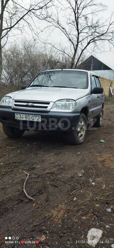 Chevrolet Niva 2004, 300,000 km - 1.7 l - Qax
