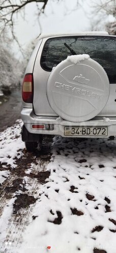 Chevrolet Niva 2004, 300,000 km - 1.7 l - Qax