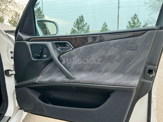 Mercedes E 240 2001, 336,000 km - 2.4 l - Şirvan