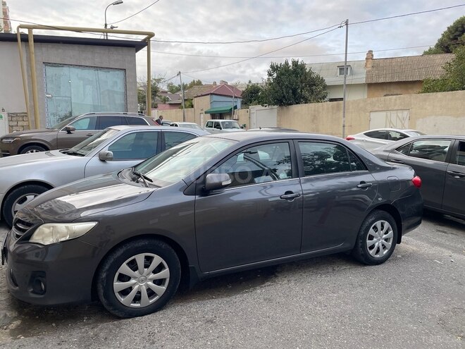 Toyota Corolla 2011, 253,000 km - 1.4 l - Bakı