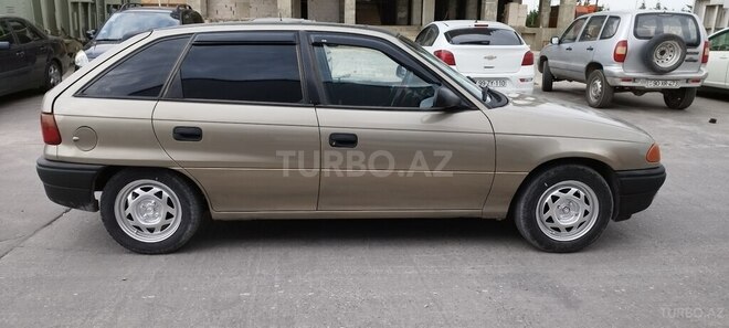 Opel Astra 1996, 315,000 km - 1.6 l - Sumqayıt