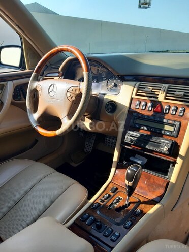 Mercedes E 240 2001, 189,000 km - 2.4 l - Bakı