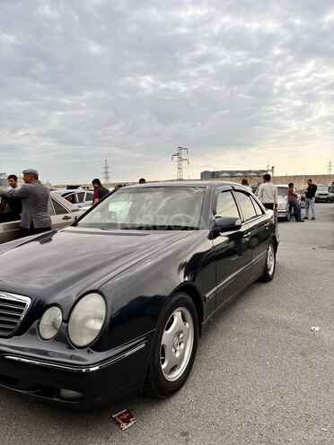 Mercedes E 220 2000, 250,000 km - 2.2 l - Bakı