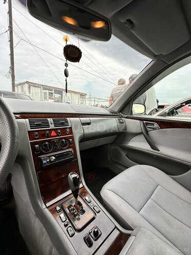 Mercedes E 220 2000, 250,000 km - 2.2 l - Bakı