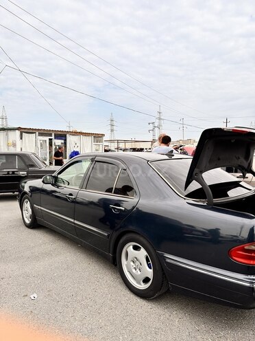 Mercedes E 220 2000, 250,000 km - 2.2 l - Bakı