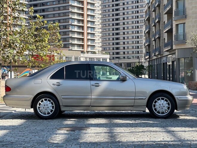 Mercedes E 220 2000, 225,000 km - 2.2 l - Bakı