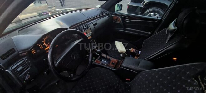 Mercedes E 320 1996, 170,600 km - 3.2 л - Sumqayıt