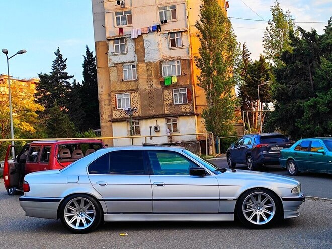 BMW 735 2001, 258,000 km - 3.5 l - Bakı
