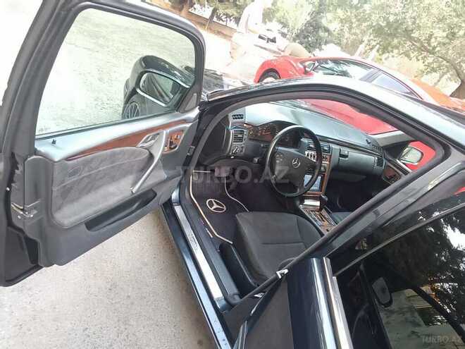 Mercedes E 240 2000, 236,000 km - 2.4 л - Bakı