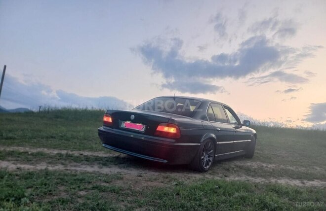BMW 725 1997, 385,000 km - 2.5 l - Qazax