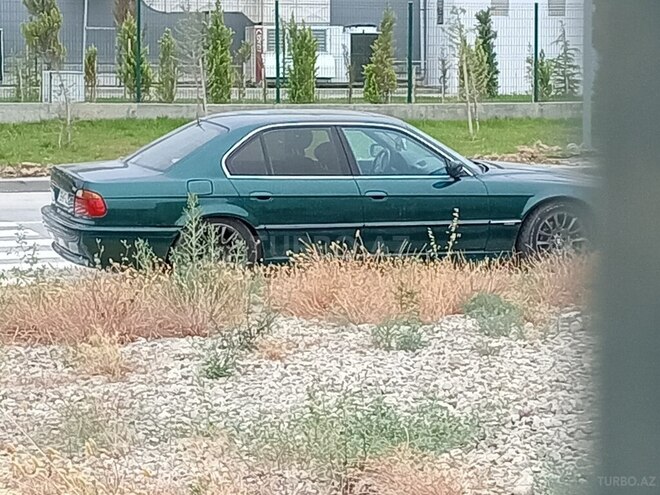 BMW 725 1997, 385,000 km - 2.5 l - Qazax