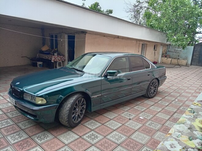 BMW 725 1997, 385,000 km - 2.5 l - Qazax