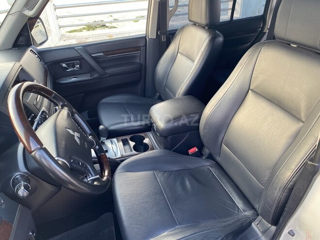 Mitsubishi Pajero 2010, 215,000 km - 3.5 l - Bakı