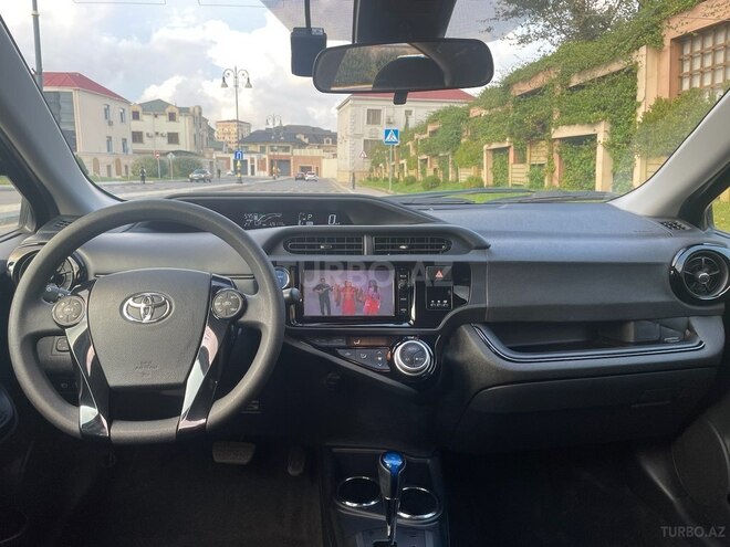 Toyota Prius C 2016, 126,000 km - 1.5 l - Bakı