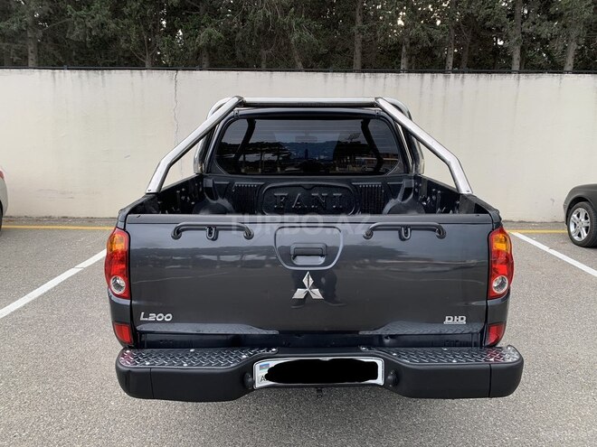 Mitsubishi L200 2013, 174,500 km - 2.5 l - Bakı