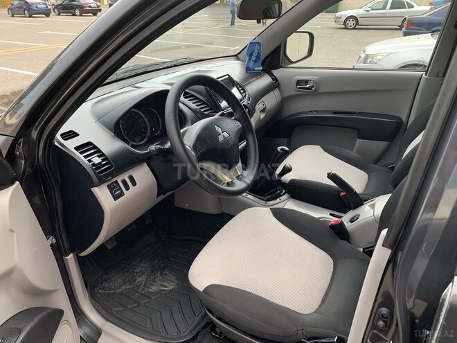 Mitsubishi L200 2013, 174,500 km - 2.5 l - Bakı