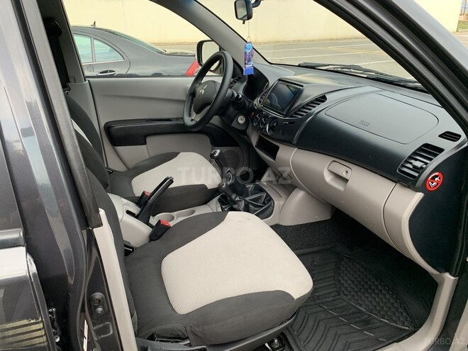 Mitsubishi L200 2013, 174,500 km - 2.5 l - Bakı
